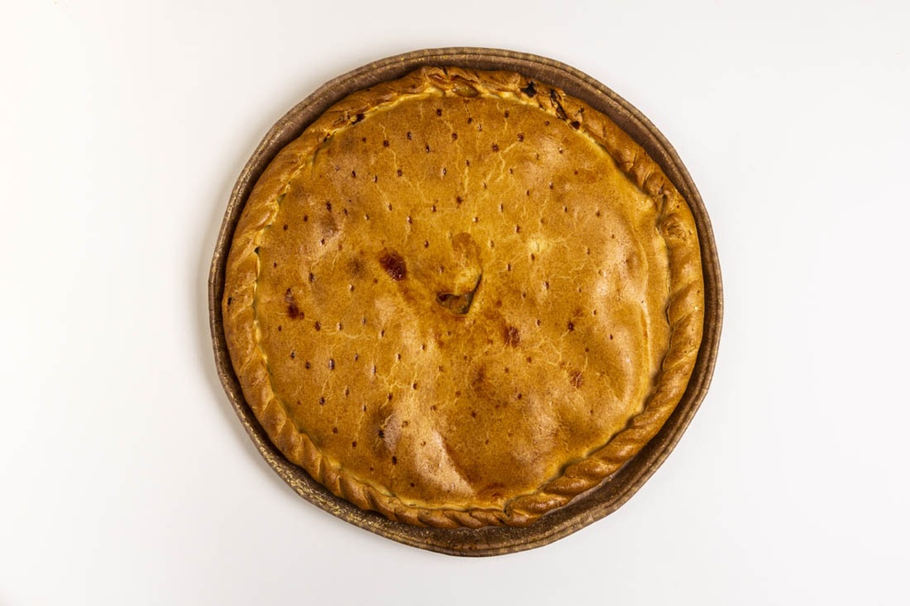 Empanada de bacalao con pasas
