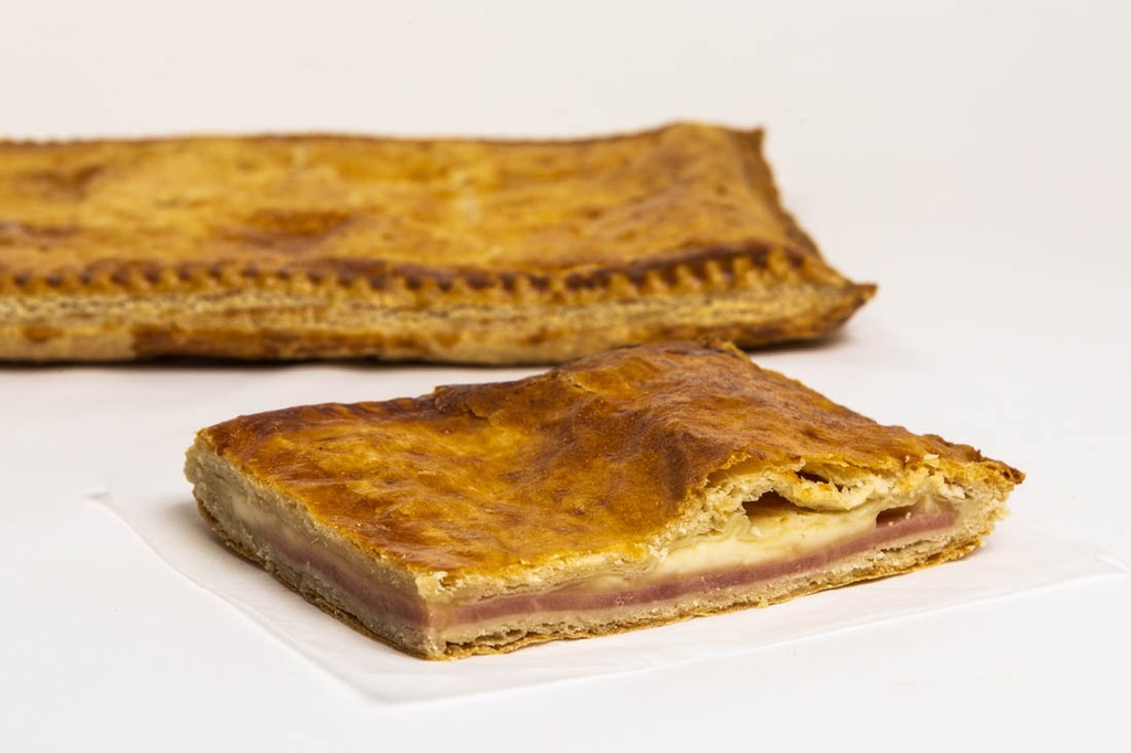 Empanada de jamón y queso