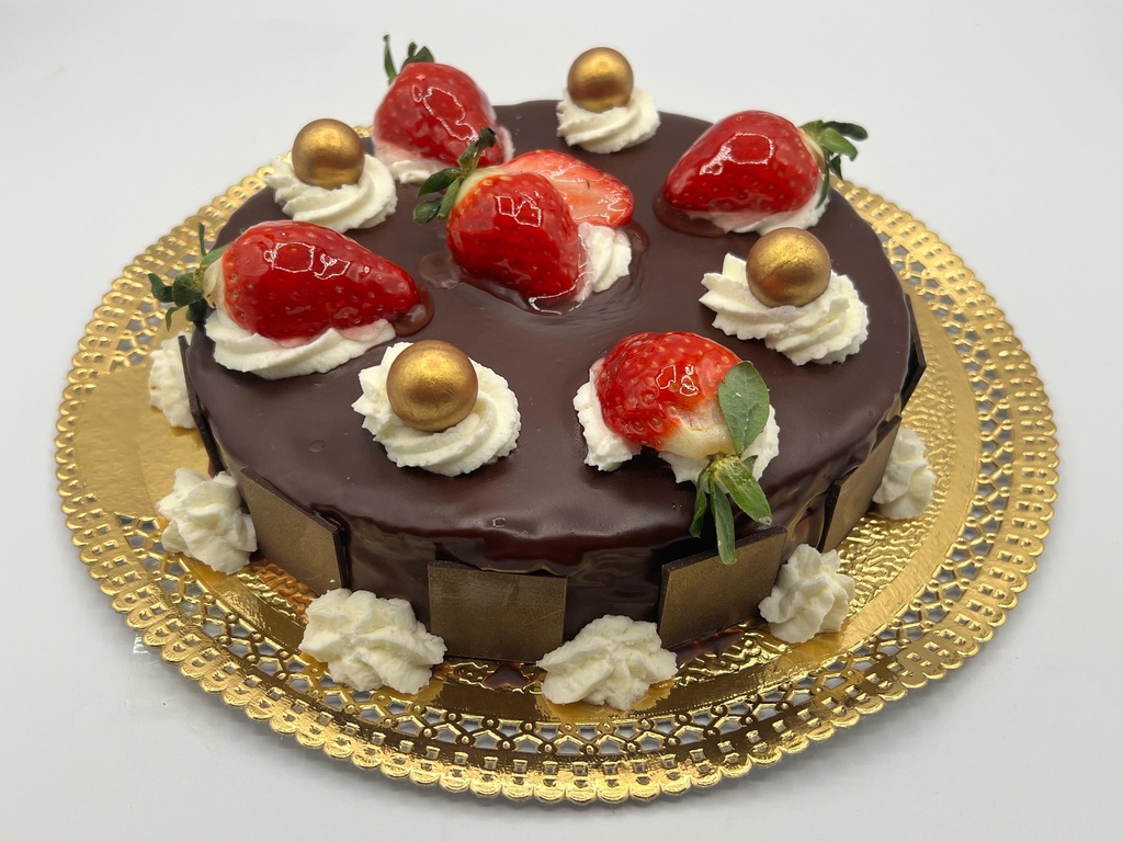 Tarta de Chocolate y Fresas con Nata