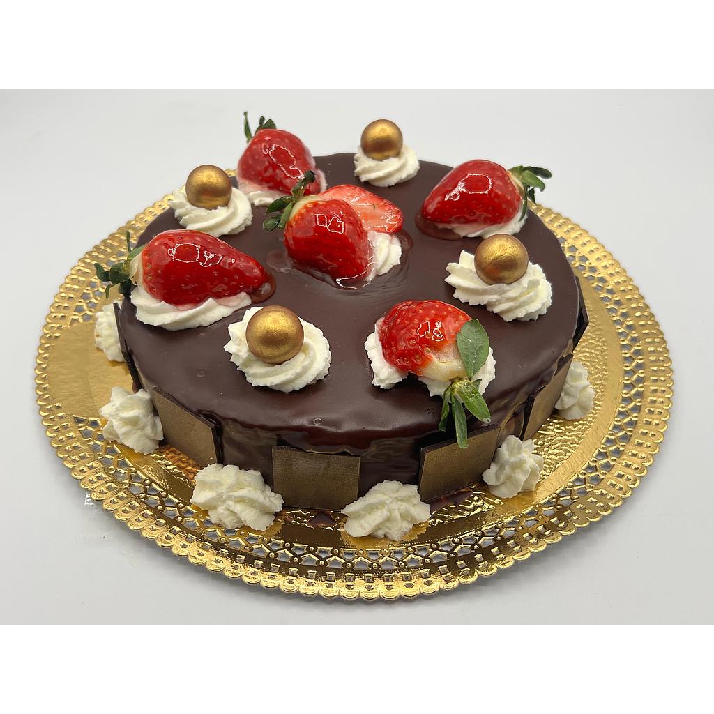 Tarta de Chocolate y Fresas con Nata